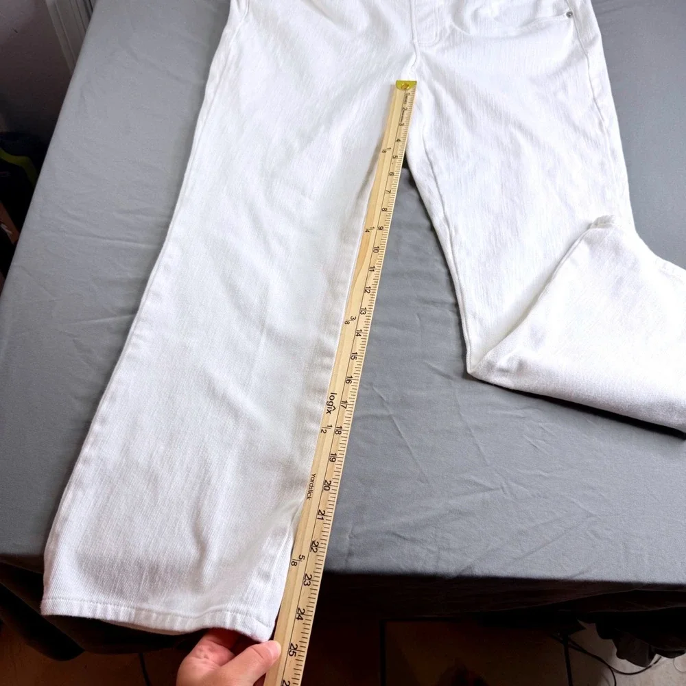 Belle by Kim Gravel White Pull On Straight Leg Jeans 14P Petite Stretch Denim